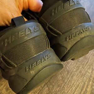 Heelys black kids shoe
